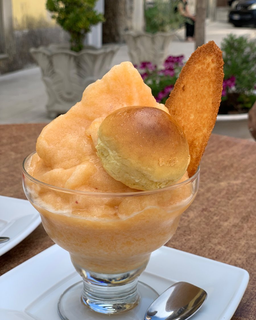 Granita with brioche